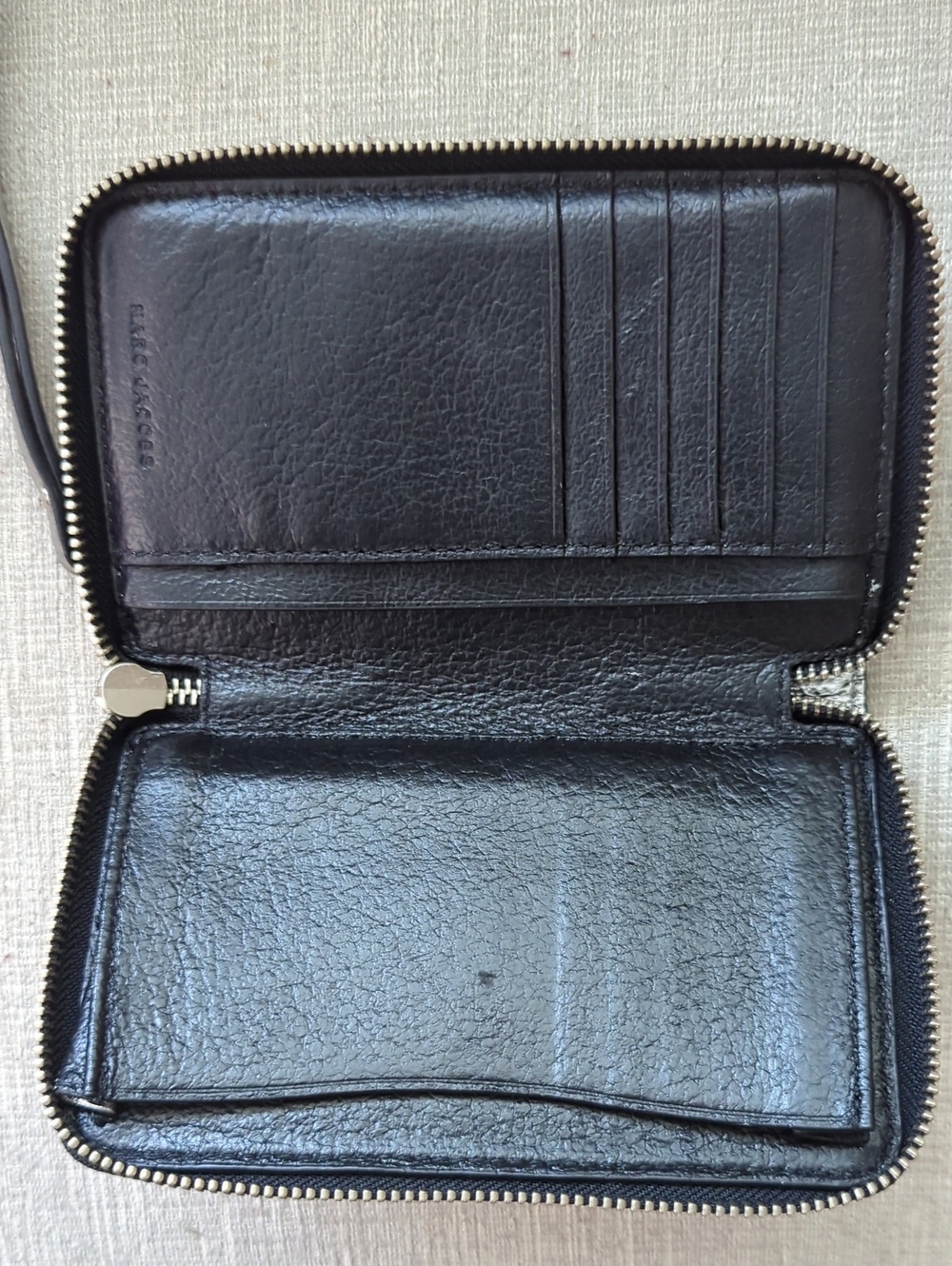 Marc Jacobs Silver Metallic Zip Wristlet Wallet with Black Trim - Picture 3 of 9